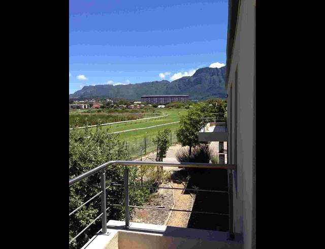 1,194M² OFFICE TO LET IN KENILWORTH